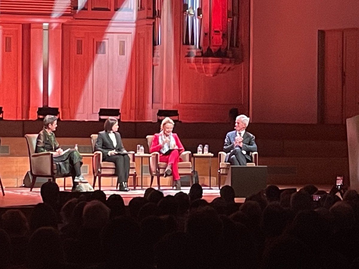 .<a href="/Tsihanouskaya/">Sviatlana Tsikhanouskaya</a> : “Belarusians chose Freedom over tyranny, Democracy over dictatorship, Europe over Russia”. 

Powerful words of <a href="/Tsihanouskaya/">Sviatlana Tsikhanouskaya</a> <a href="/MarijaPBuric/">Marija Pejčinović Burić</a> &amp; <a href="/vestager/">Margrethe Vestager</a> on the Europe we want, the Europe we need.