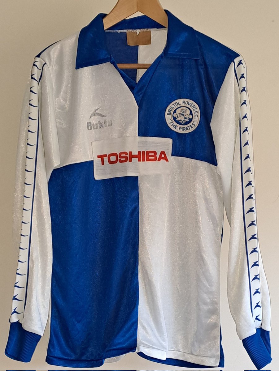 PeterSubbuteo's tweet image. New Arrival! 📦👕 The biggest and smallest name to ever appear on a Rovers shirt!

Bristol Rovers 1981-1984 match shirt. Which players does this remind you of? 🤔

#BristolRovers #myGasShirts #UTG #FootballShirts