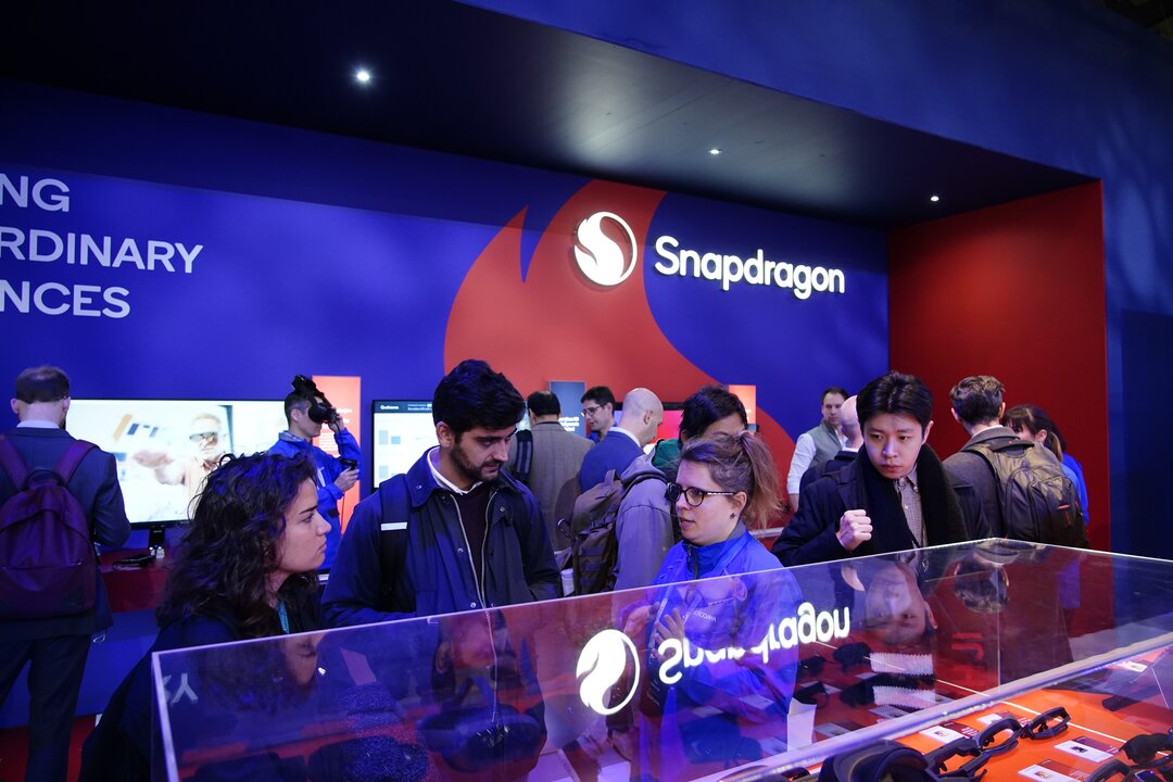 Come see these #Snapdragon powered devices at #MWC23:

🔴 @Lenovo ThinkReality VRX headset: slim, comfortable headset with future-proof versatility 
🔴 @DigiLensInc ARGO smart glasses: purpose-built AR glasses for enterprise & industrial workers