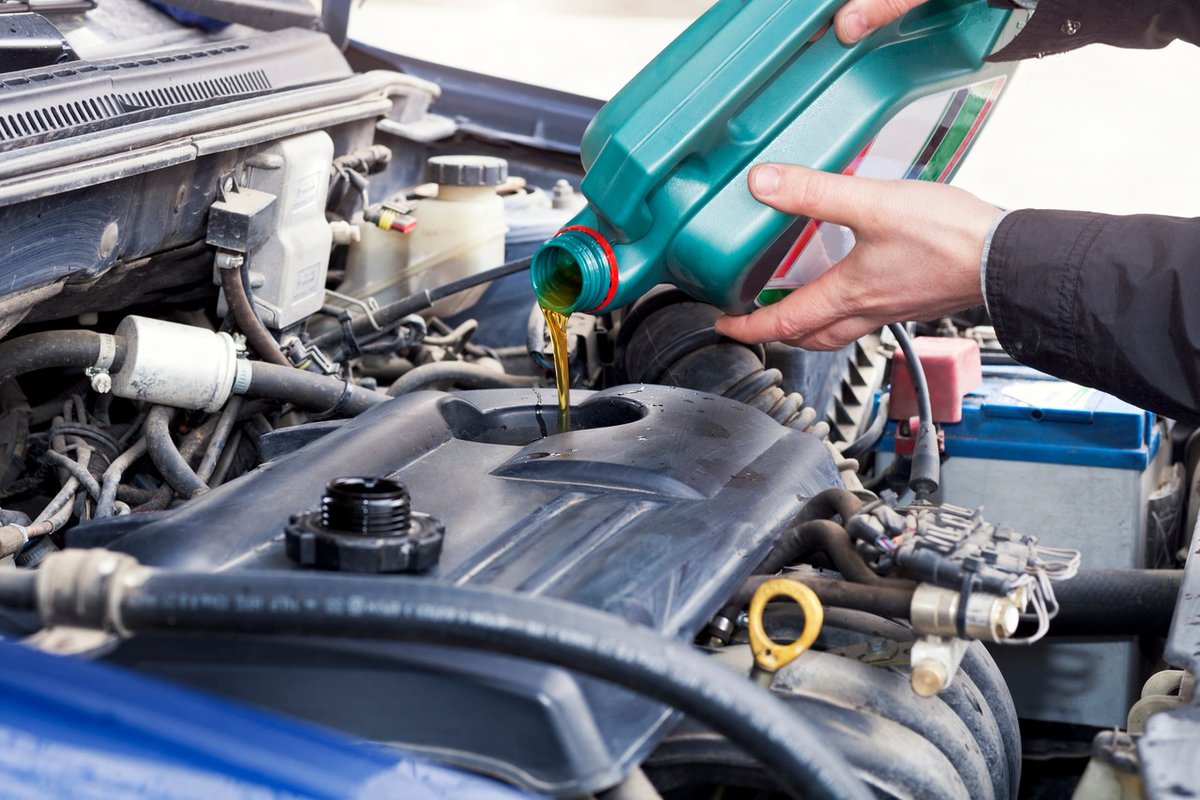 visscherpauauto's tweet photo. #DidYouKnow most vehicles require an oil change and oil filter replacement every 6 months or every 5,000 km, whichever comes first? 

When was the last time you had yours changed?

If you're thinking too hard, it's probably been too long. 

Give us a call: https://t.co/CDalfnRzJe https://t.co/U3h7PyHqRt