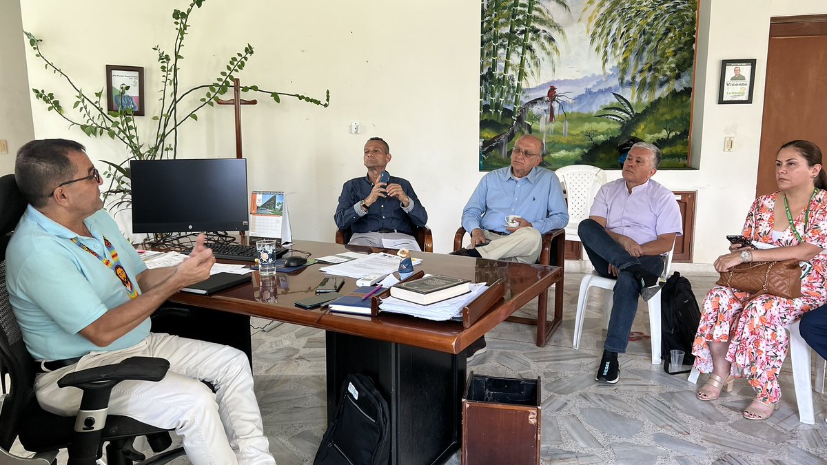 SENAQuindio's tweet photo. #LaTebaida, es uno de los grandes  productores de cacao en el #Quindío, los cuales a través de #CampeSENA podrán recibir formación en sus unidades productivas, así lo propone el #SENA al alcalde del municipio. https://t.co/gopWaMo2RS