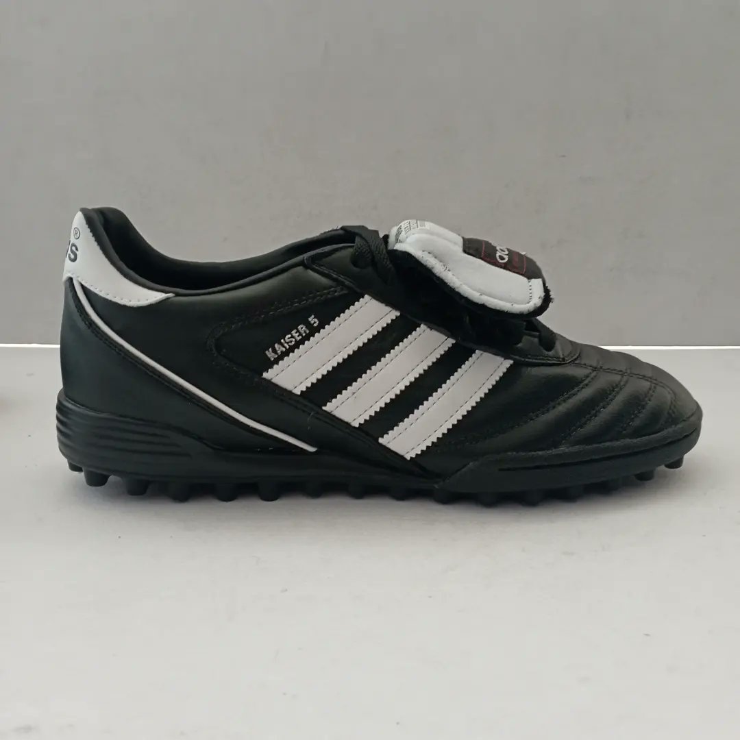 Aniveldecancha8's tweet photo. Un clásico...😃😃

Adidas Kaiser tf corte vacuno 🤙

No esperes más y págalos hasta en 4 quincenas con 0% interés😃

#Kueskypay #ecommerce #Aplazo #adidas #soccerboots #futbol #futboleros #amoelfutbol https://t.co/k2gveMvpWC
