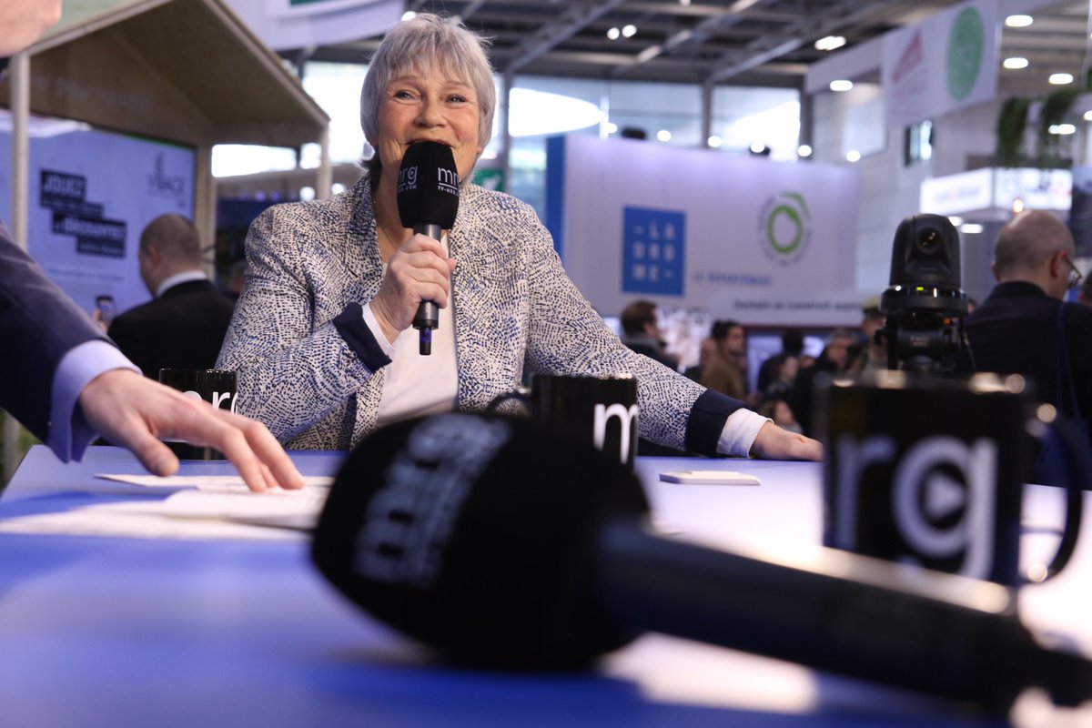 mrg_medias's tweet photo. 📷 Une députée Renaissance, la voix de la SNCF, de bons produits et toute la team MRG. Tout ça en photos juste ici ! ⬇ https://t.co/Mu6X4rpPEq