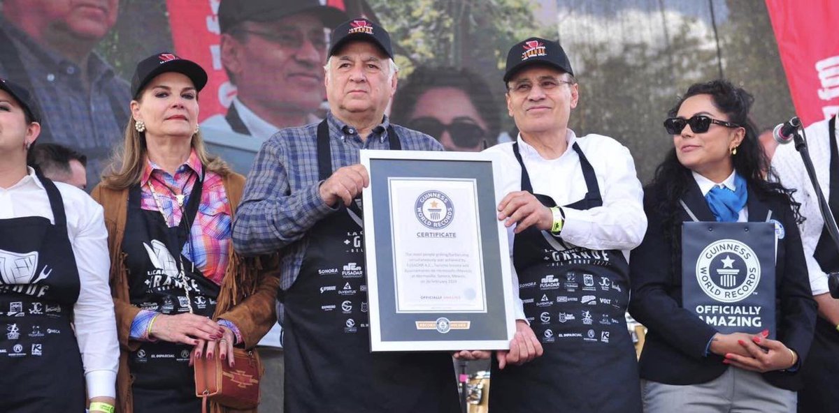 El_MPDigital's tweet photo. 🚨#Viral #Sonora 🚨 | ¡Que chille! 🍗🍖🍢
En #Sonora, México, se logró el Récord Guinness de la mayor cantidad de gente asando carne al mismo tiempo. 
Tuvo una extensión de 1,200 parrillas, 5 toneladas de carne y la participación de 2,300 parrilleros.🤤 https://t.co/xvrV2PZ0CM