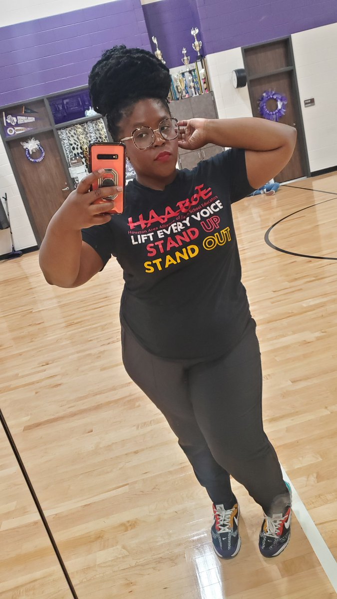 CoachCollins8's tweet photo. @HAABSE3 #supportblackeducators #blackhistorymonth #danceroomselfie #haabseproud #standup #standout # https://t.co/hIQr0aFZ5o