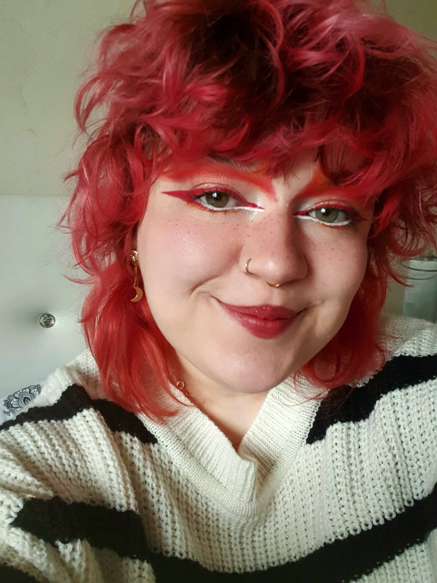 moodnawithgrace's tweet photo. Currently living my red/pink fantasy https://t.co/9C2yFDpLUo