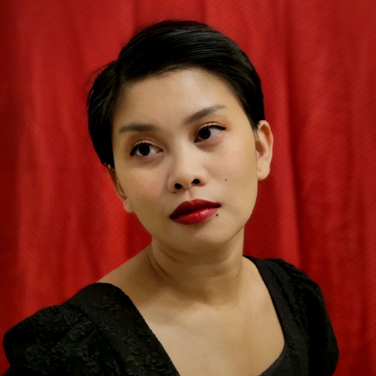 sims_library's tweet image. [Poem-a-Week] Fresh Off the Plane by Nikki Corina - mailchi.mp/dc5064b8c8e5/f…