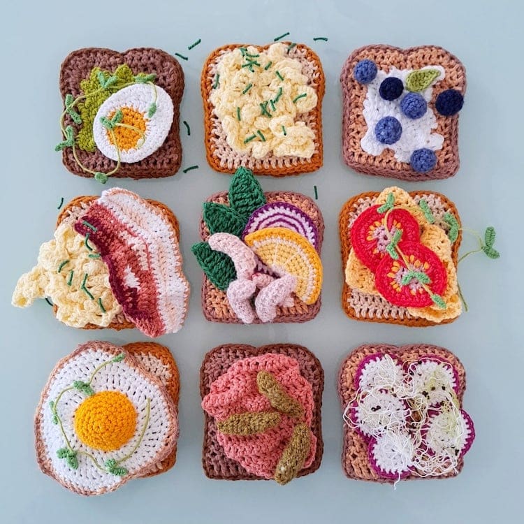 canalacultura's tweet photo. ¿#Desayuno o #merienda de cual sos? si se te antoja alguna de estas creativas piezas, te invitamos a ver opciones de #tostadas y #alimentos #tejidos por la #artista+#chef #MariaSkog, quien recrea en #crochet una serie de obras que lucen apetitosas a pesar de no ser comestibles https://t.co/VVYcmPTey3