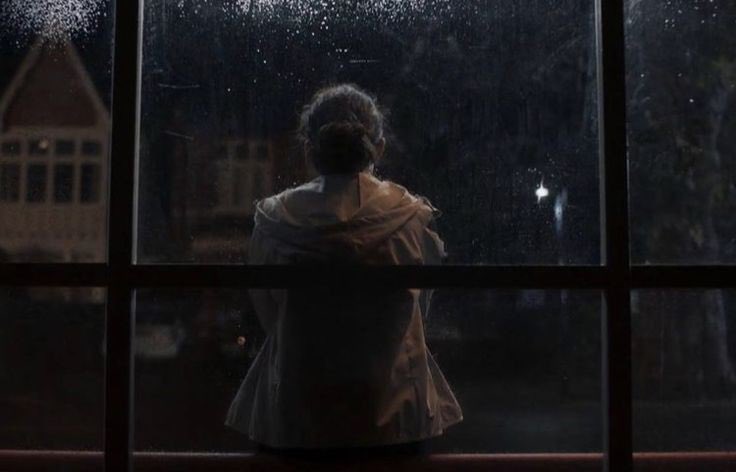 مازلت أُعاني من نوبات الحزن التي تأتيني بلا سبب أو موعد ."