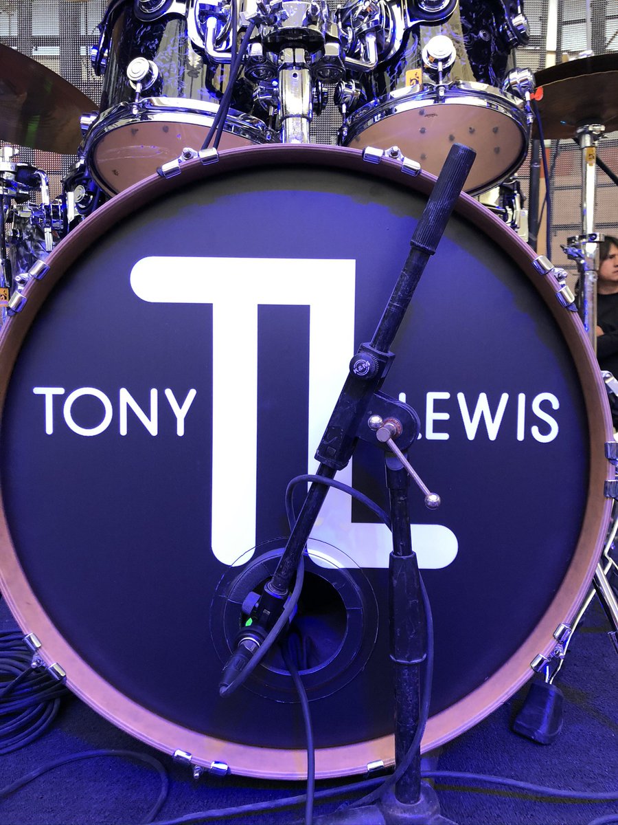 monoplasmamusic's tweet photo. Hoy se cumplen tres años de el gran concierto que dimos en San Luis Potosí junto a @TonyLewisMusic …
Descansa en paz admirado Tony.
Ha sido maravilloso.
#tourinterminable https://t.co/MeZByNNZ8X