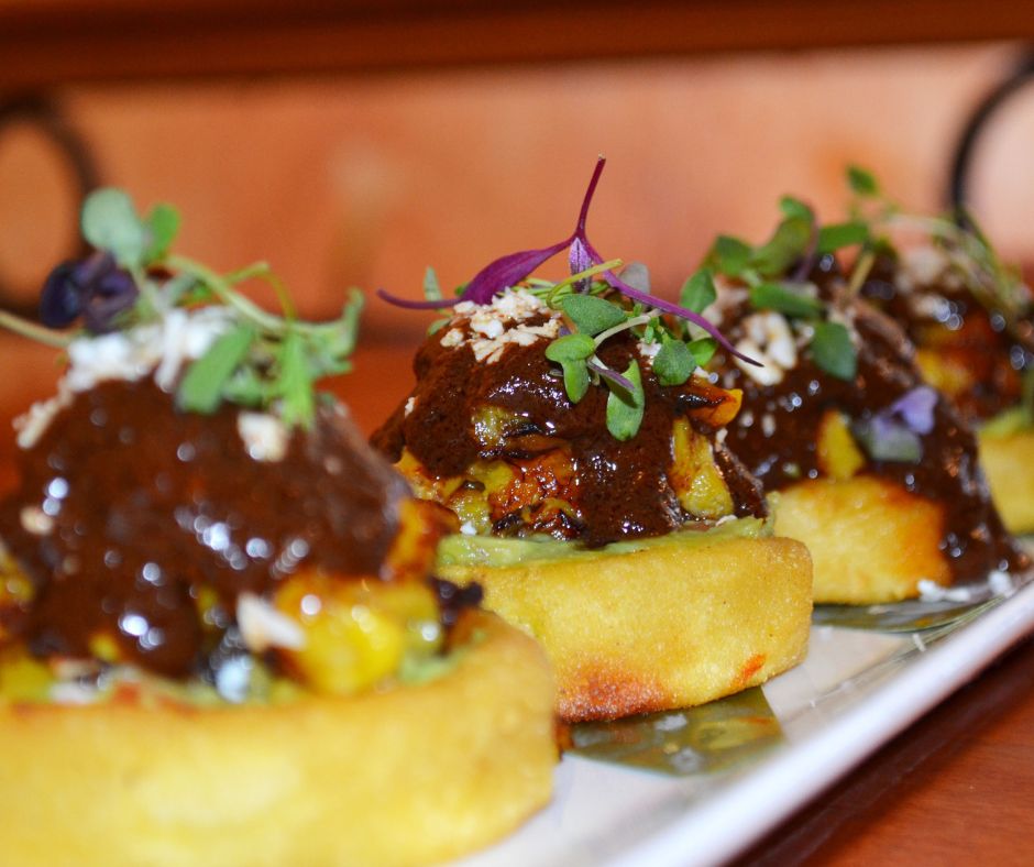 ElMariachiBar's tweet photo. Get the party started with Happy Hour!

Enjoy Happy Hour with us Monday-Friday 4pm-6pm!

RESERVE TODAY!
☎ (773) 549-2932
💻 https://t.co/gFuX1zkNNT

#chicagofoodguide #chicagofoodie #lakeview #lakevieweast #wrigleyville #wrigleyvillebars https://t.co/SFjg8tsYjJ