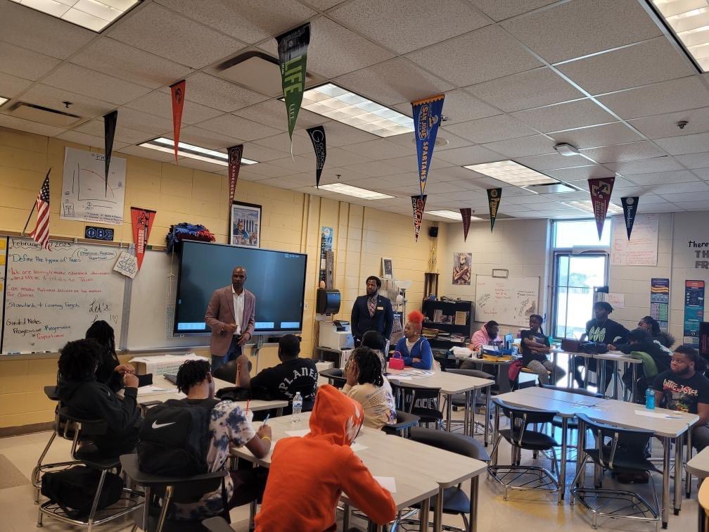 LWFAA_'s tweet photo. Shoutout to the students at Frederick Douglass High School and Mr. Anderson for welcoming @kelvinking4ga to speak with his Econ class! Special thanks to Sebastian Barron with the Governor's office for the invite. 

These kids are more than capable and ready for success! https://t.co/CQBleOal69