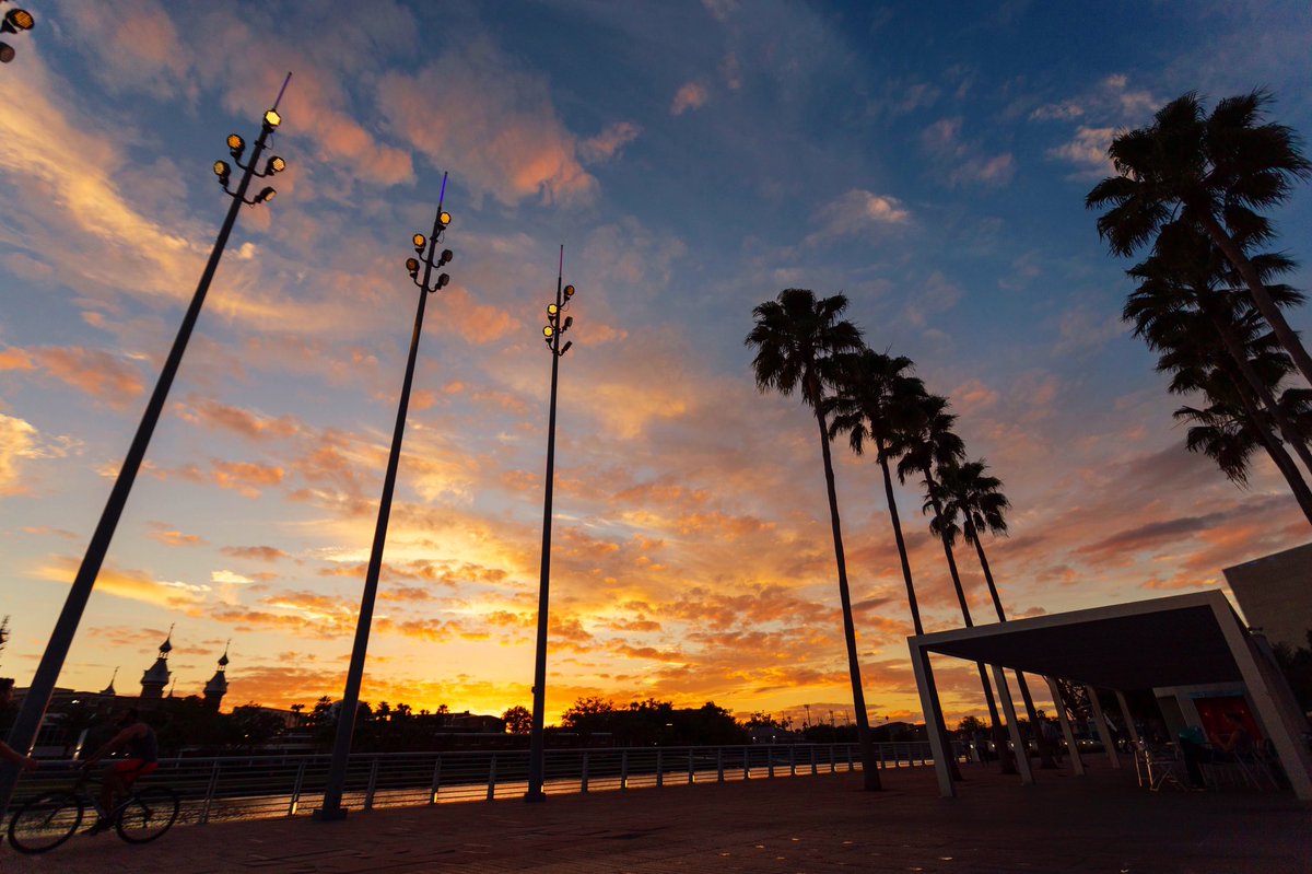 Who can feel the hint of spring along the #TampaRiverwalk? How are you enjoying it? ☀️🚲🛶🌇

📸 @visittampabay