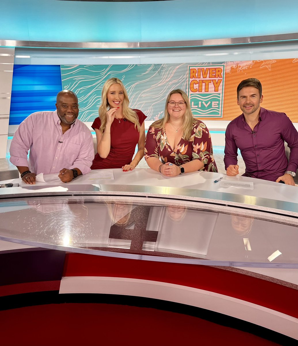 CarianneLindsey's tweet image. 50 shades of burgundy this morning on @RiverCityLiveTV @wjxt4 📸❤️👏 #digitalcontentcreator