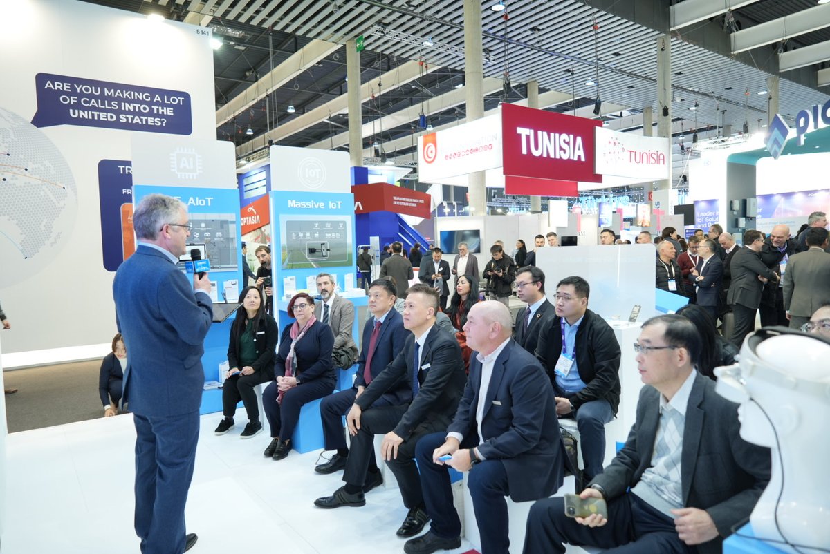 Fibocom_IoT's tweet photo. We are exciting to be back to MWC Barcelona 2023, what a crowd of audience! As the show continues, and welcome to visit @Fibocom stand #5I33 in hall 5, our experts are here to exchange our thoughts and ideas with you. https://t.co/Xq8dVlV6I2