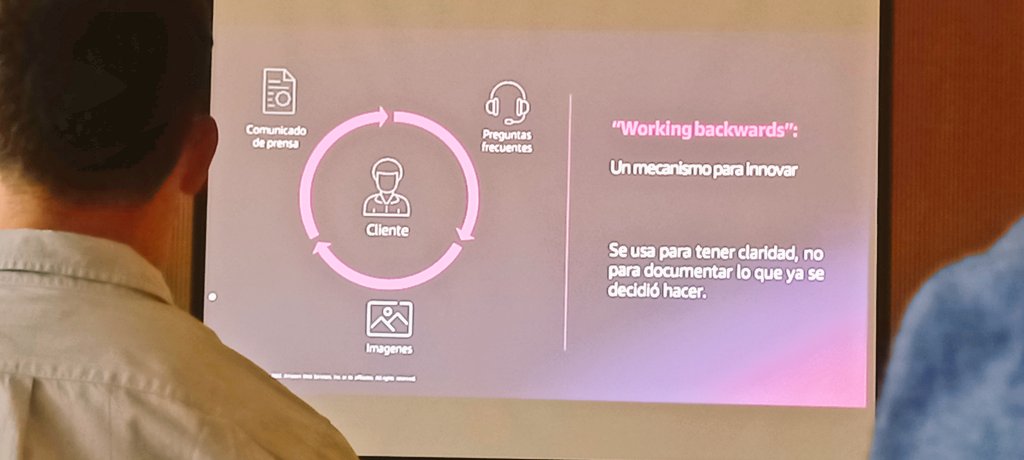 #Innovación
Junto a funcionarios de <a href="/MendozaGobierno/">Mendoza Gobierno</a> y municipios, compartimos la charla: Transformación digital en gobiernos locales
El encuentro se lleva a cabo en el <a href="/ParqueTIC/">Mendoza TIC Parque Tecnológico</a> y está a cargo de Mariano Stokle, Gerente de Cuentas del Sector Público de <a href="/AWSLatam/">AWS LATAM</a> 
@EconomiaMza