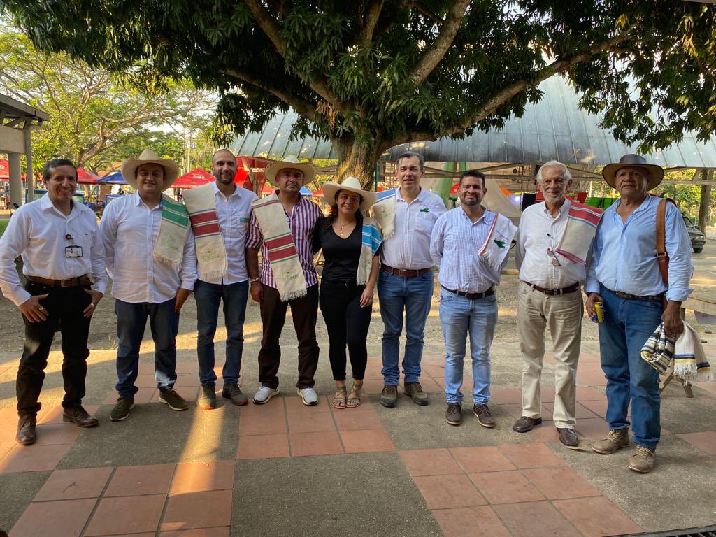 PLpurificacion's tweet image. Agradecimientos a las Organizaciones Gremiales #Ganaderas presentes en la XXII Feria Comercial Ganadera en Purificación- Tolima
Unidos en pro de la Ganadería Tolimense
@Fedegan @jflafaurie @ProyectoIbague 
#ConstruyendoGanadería 
#OrgullosamenteGanaderos