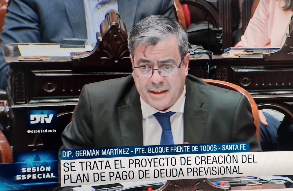 gac1190's tweet photo. En su discurso a favor de la moratoria previosional, Martínez citó expresamente el prólogo de Gargarella a "El costo de los derechos": 《... no es posible pedir, al mismo tiempo, que la política reduzca los impuestos y dé plena garantía a nuestros derechos》. https://t.co/JIiyIPlmpk