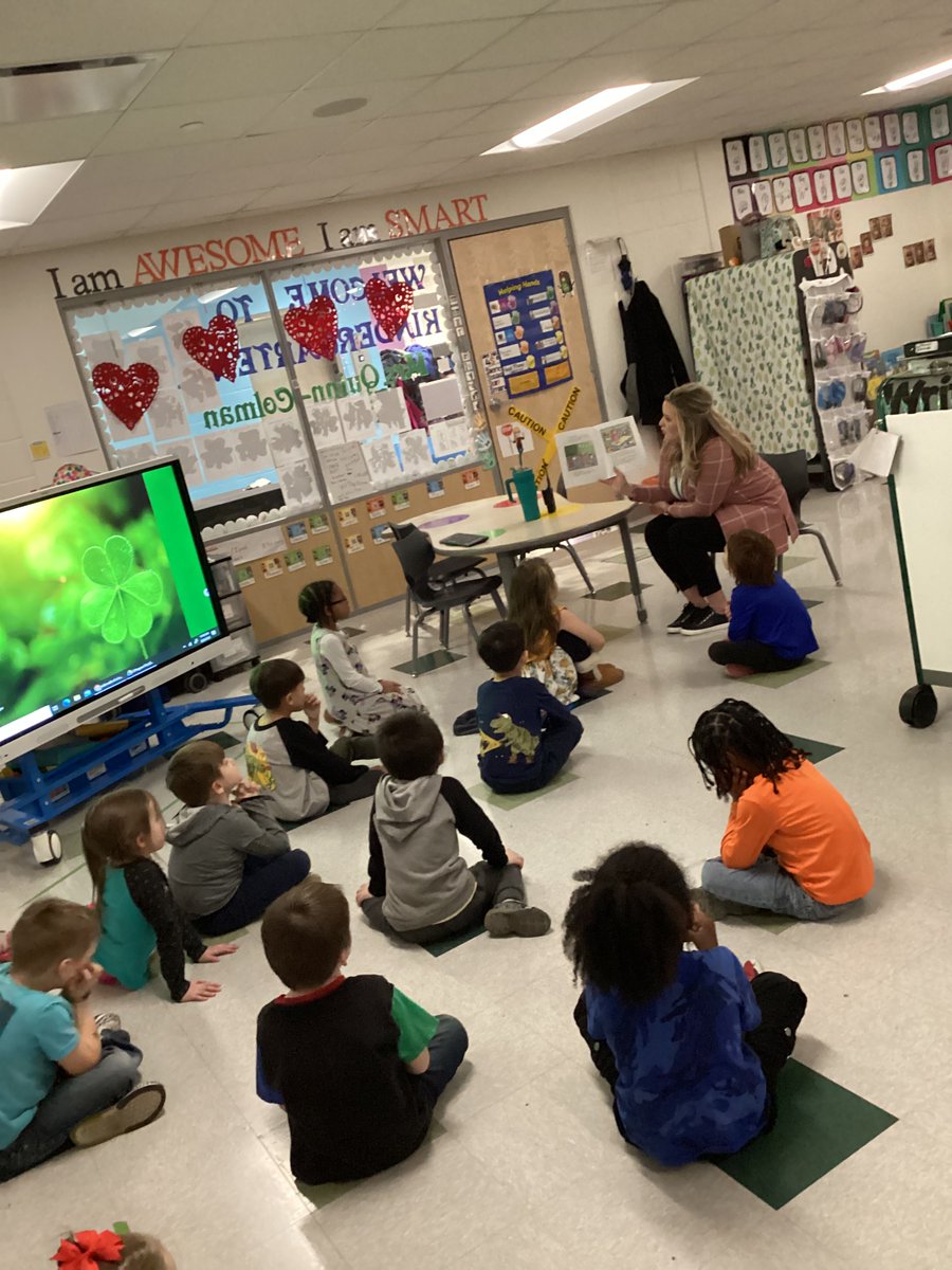 Assistant Principal Ms. Stimatze made a special visit to Mrs. Quinn-Colman's classroom to read the book Chrysanthemum to the students. 
The love of reading starts young! 💙 🖤 #ProudToBeAPioneer #TeamPioneer