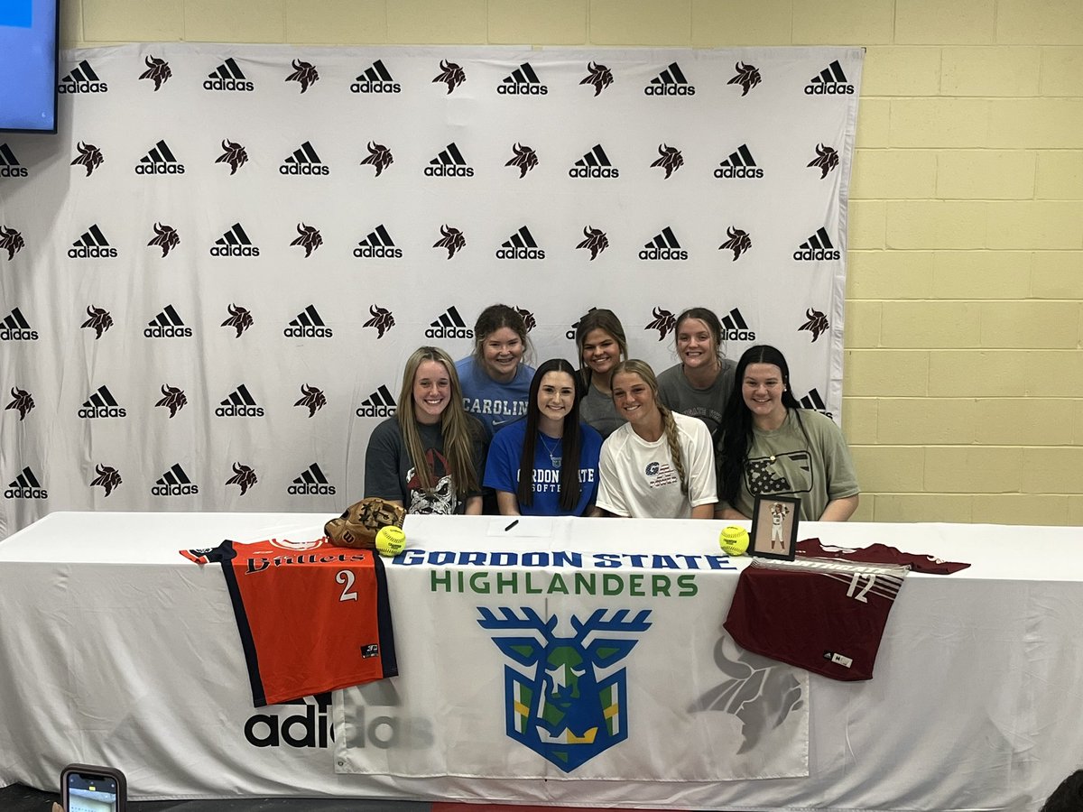 NGHSVIKINGSB's tweet photo. Signing day for @annabaldwin05 !!!!! @GSCSoftball https://t.co/q3VDzR38Yf