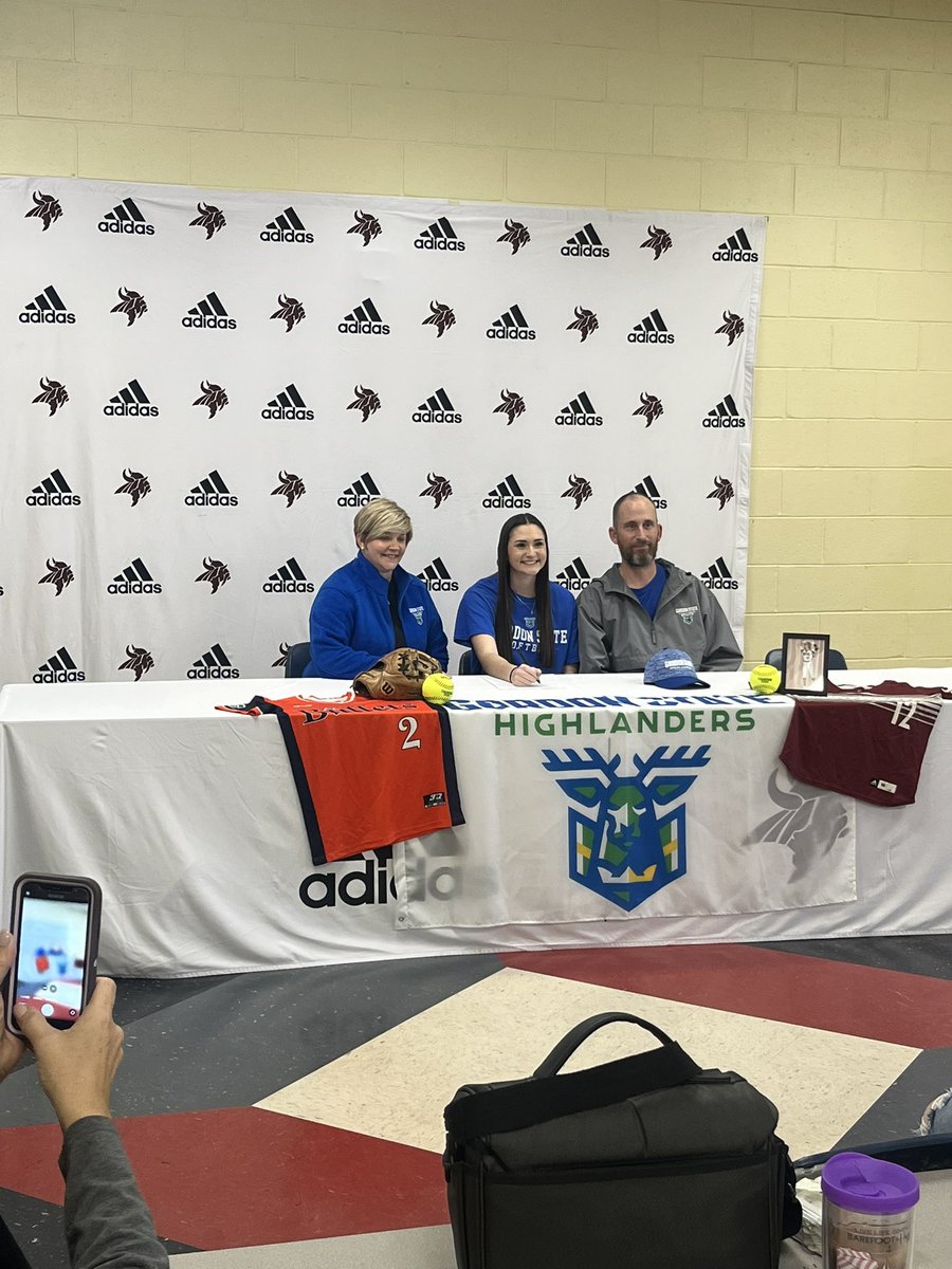 NGHSVIKINGSB's tweet photo. Signing day for @annabaldwin05 !!!!! @GSCSoftball https://t.co/q3VDzR38Yf