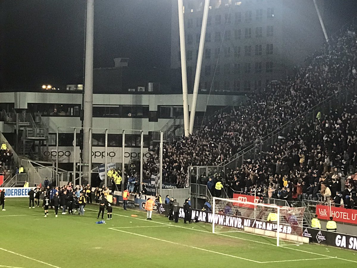 SV_Spakenburg's tweet photo. ONGELOFELIJK!

#utrspa (1-4) https://t.co/fABkoTnzdI