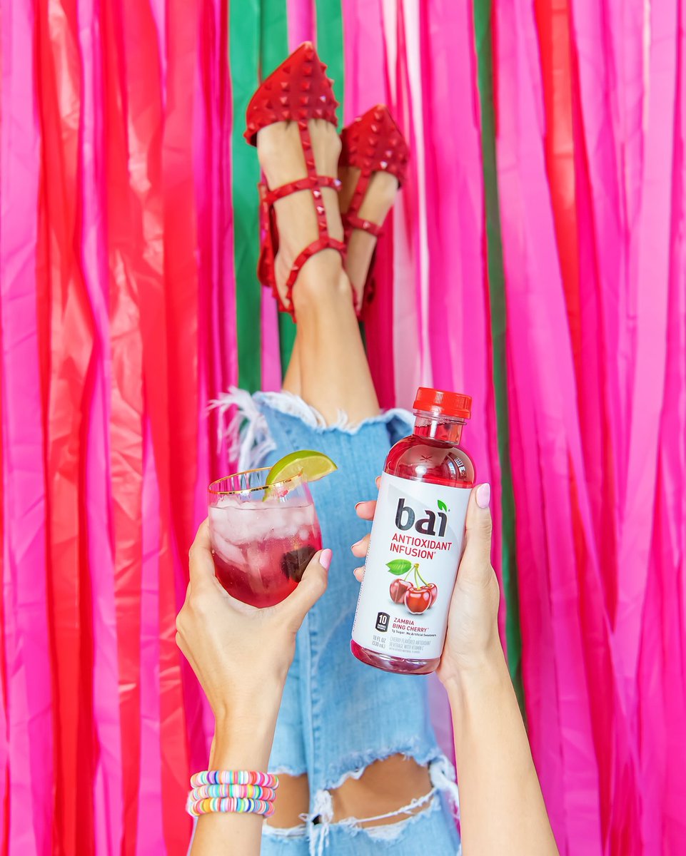 csbeverage's tweet photo. Bold flavor. 1g of sugar. No artificial sweeteners.
.
.
.
#bai #baiantioxidantinfusion #antioxidants #cherry #cherryflavor #vitaminc #10calories #craigstein #craigsteinbeverage #csbeverage @drinkbai https://t.co/AKbR0iL76N
