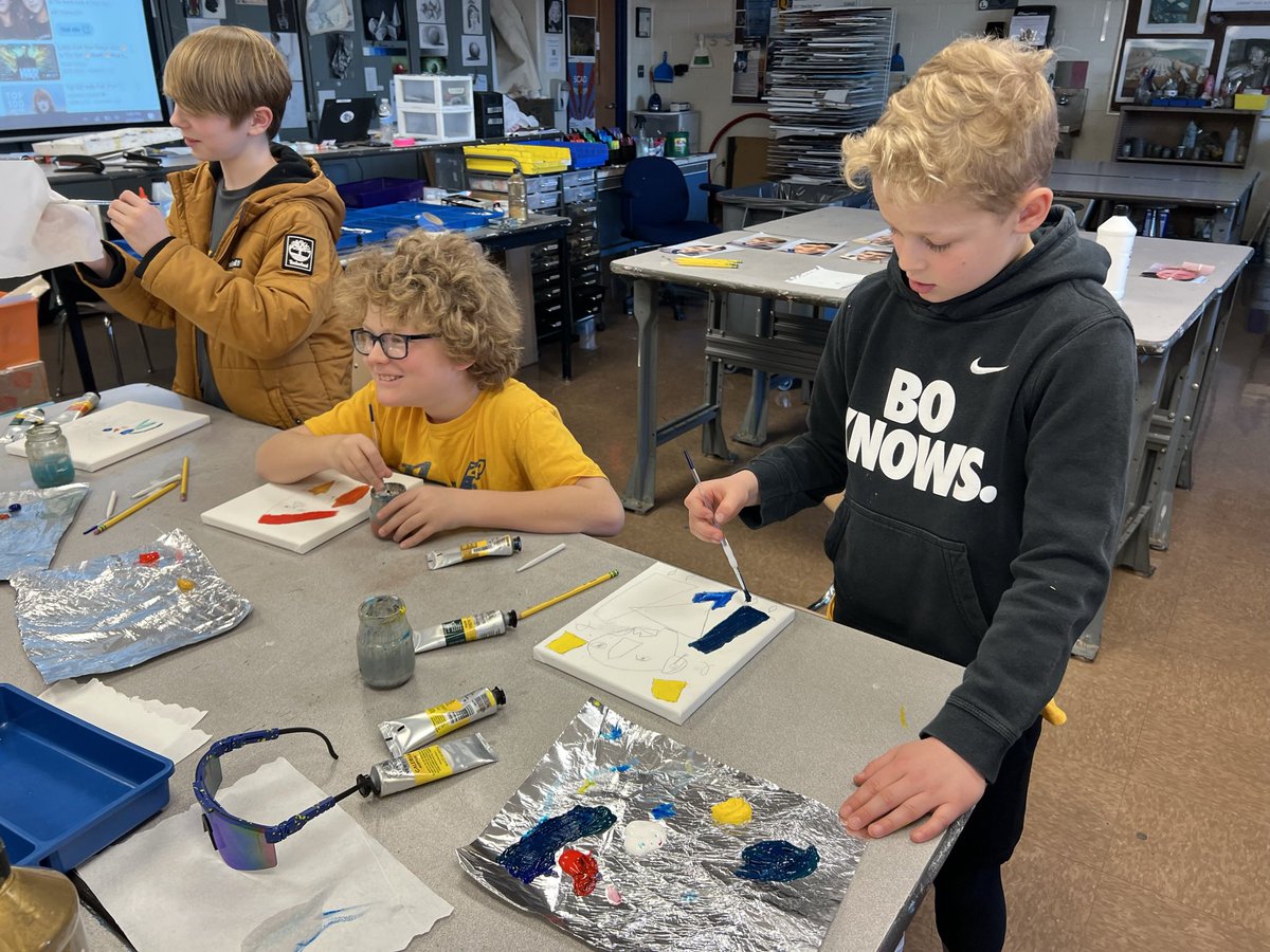 MrHennebry_lhs's tweet photo. Recently members of NAHS & I taught art lessons with Lemont Boy Scout Pack 249. They drew a self portrait, created a Picasso inspired painting & attended the LHS Winter Art Exhibition to earn their Art Merit Badge! #WeAreLemont #Community #OneSchoolOneCommunity https://t.co/QF8nNPFyfs