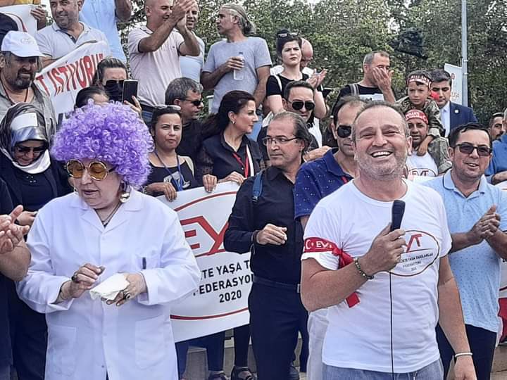 Selam olsun
pes etmeyen
haklı davasından vazgeçmeyen
omuz omuza mücadele eden
EYT’li kaderdaşlara…

Tarihe not düştük, kazandık👏

Evet, geride kalanlarımız,
kademeye takılanlarımız var.
Mücadeleye devam edeceğiz.

Unutma‼️
Taşı delen suyun gücü değil, damlaların sürekliliğidir.