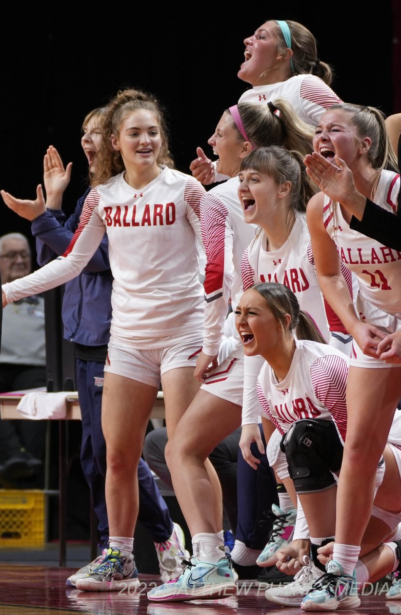 MPutneyMedia's tweet photo. 4A- Ballard beats Decorah 58-44.
#iahsgbb #IGHSAU @SBLiveIA #IowaGirl @BHSbombers @BHS_girlshoops @DecorahGBB
https://t.co/B1GrppnMPc https://t.co/dXSgb8QKHZ