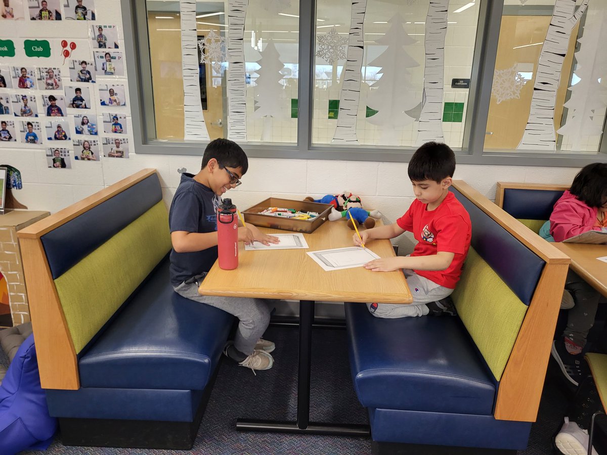 MsWolken's tweet photo. We wrapped up today by working with first grade to create fun autobiography book covers! Thanks @GPE_GatorPond #GoGPGators https://t.co/IYd8sdY7rn