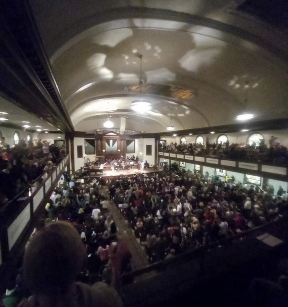 #asburyrevival TESTIMONY 

✍️ Kelli Leavens

The main takeaway from the Asbury revival is this: 
There is a piano player, a guitar player, and a single drum. 
Hard chairs. 
‘Ugly’ interior. 
The lights don’t dim. 
No one is serving donuts. 
Not a single smoke machine. 
No fancy