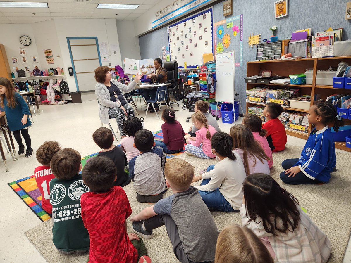 victoria_schell's tweet photo. Afternoon guest readers, Kathy Crane and Paige Robinson, at @GraceMillerES1 . The kids are looking forward to future guest readers! #ReadAcrossAmerica2023 #readaloud #FCPS1News @DDiazarn @FCPS1news https://t.co/3WuwqUPg4z