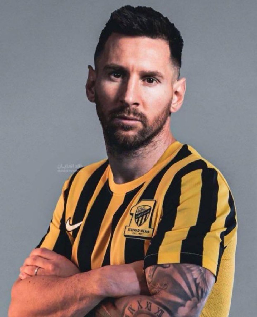 رسمياً :
نادي الاتحاد تقدم بعرض للاسطورة ليونيل ميسي مقابل ٨٨ مليون يورو في الموسم في اجتماع مع وكيله في باريس .. العرض تضمن عدة تفاصيل ابرزها مكان اقامة ميسي و معدل الحضور الجماهيري و الفرق بينه و بين اي فريق آخر في اسيا

هذا العرض اول عرض رسمي من السعودية يصل الى ممثلي ميسي ..