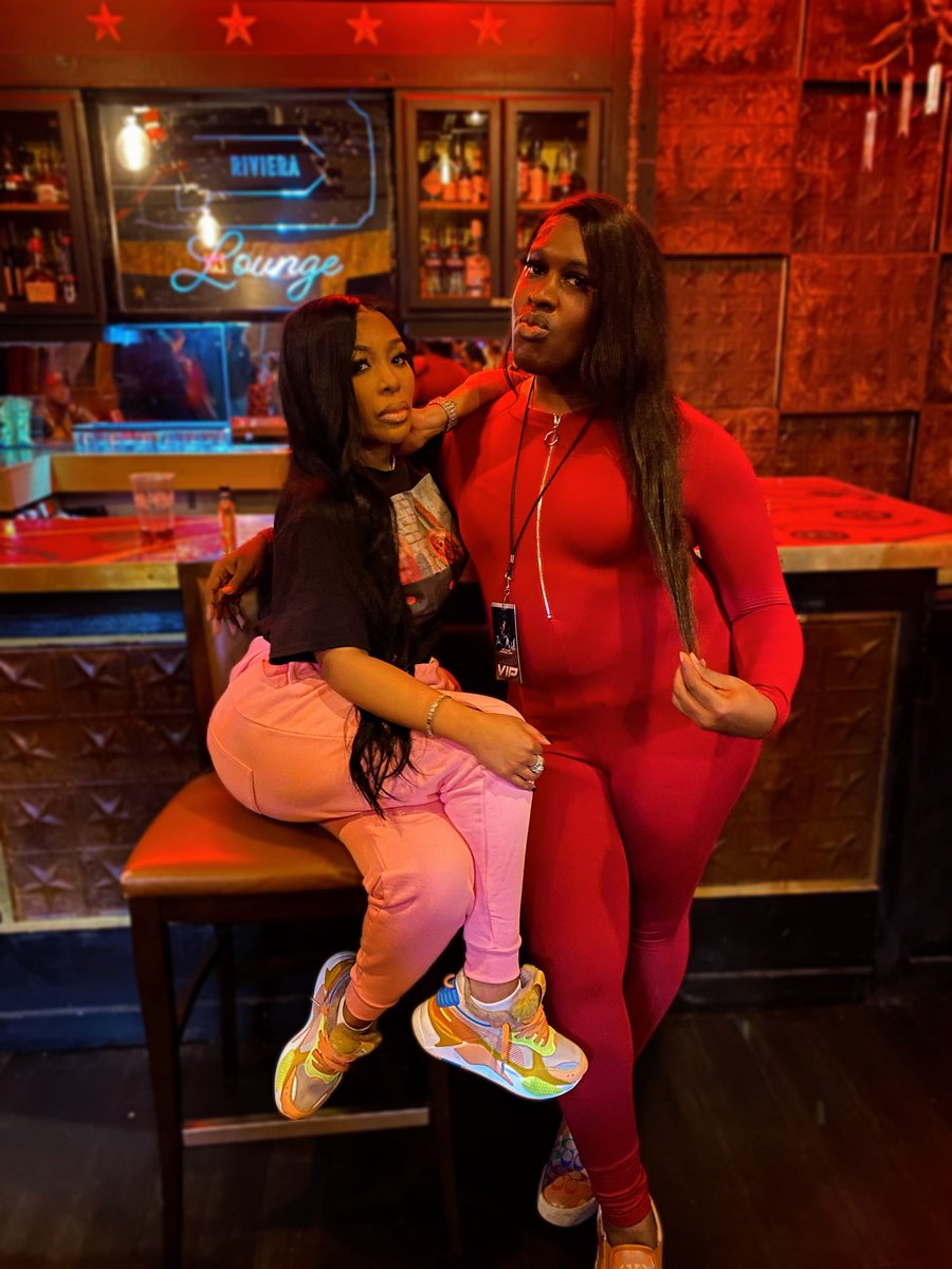 KeeLiciousSkin's tweet image. #Imtheproblem @kmichelle I love you