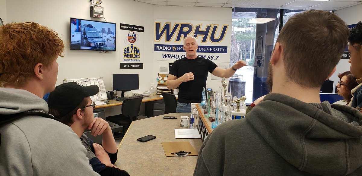 DoualyX's tweet photo. The fabulous @BrianMannADK of @NPR visited our @HofstraU/@wrhuradio students today. He told our young journos to have #RadicalCuriosity, and advised everyone to take at least one biz class. 💙💛💙💛 https://t.co/2tOfQugNnN