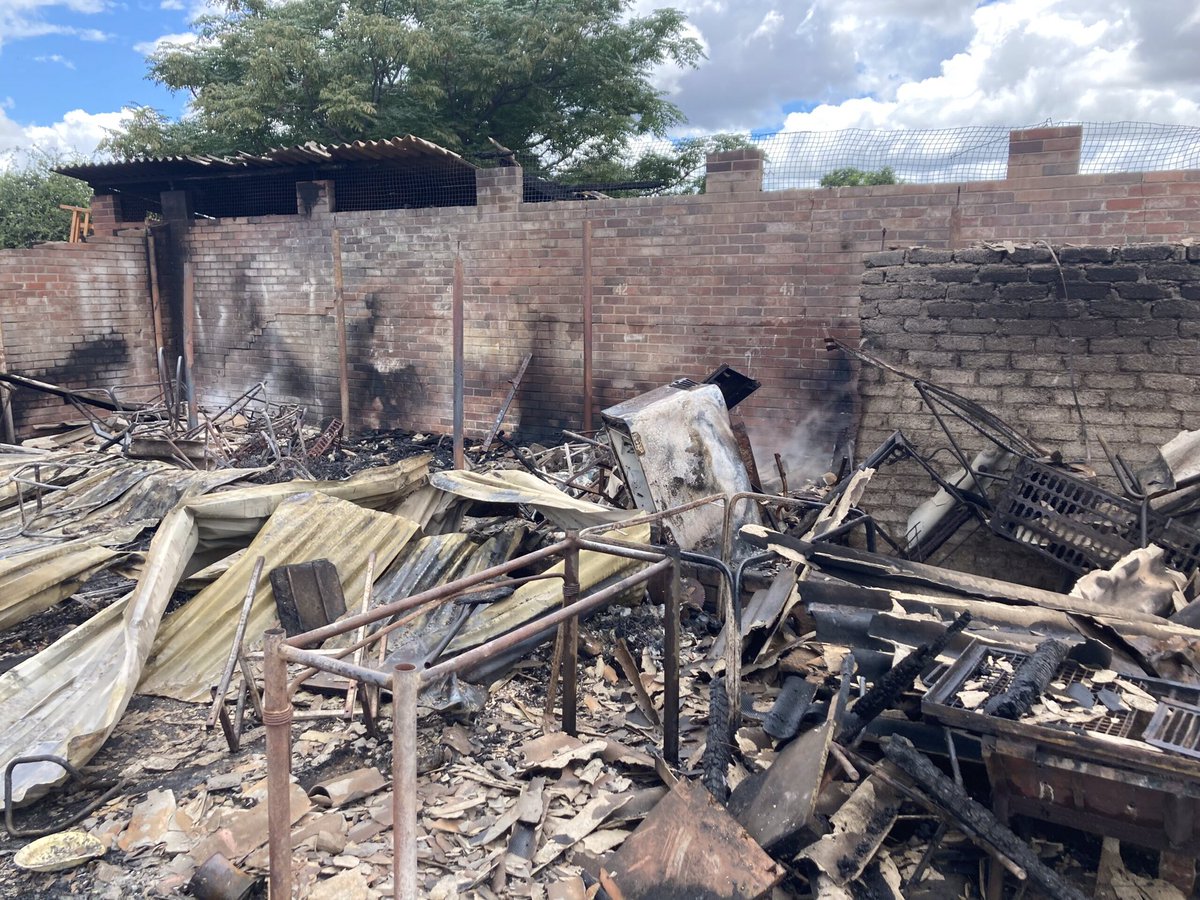 ntiban1's tweet photo. It’s been over a month since the outspan factory in Mpopoma known as Spampreki caught fire. The factory was restored to it’s former glory and they were back in business just a few days after the incident. Talk about resilience, they didn’t let this hiccup be the end of them. https://t.co/Z9MoQ0gqDz