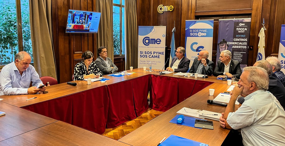 Reunión del sector de Comercio y Servicios de <a href="/redcame/">CAME</a>. 41 dirigentes de todo el país abordaron temáticas como: campañas de Navidad, CCA, venta ilegal, irregularidades en las compras con tarjetas de crédito y la problemática de los depósitos bancarios.