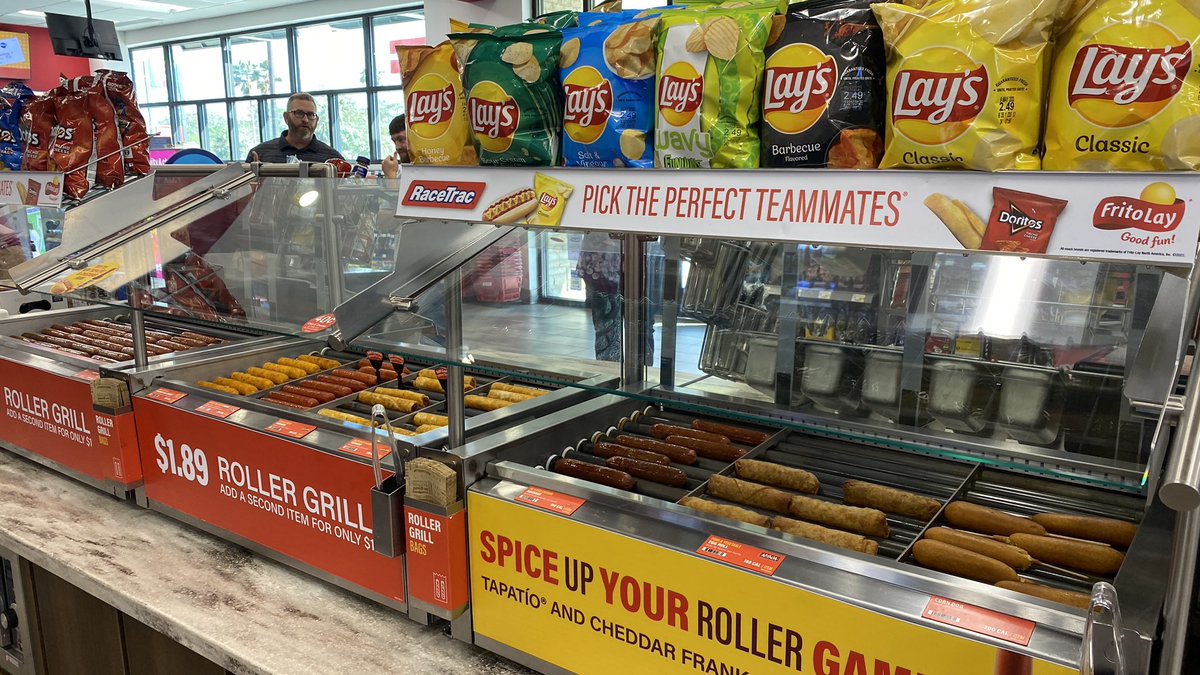 Thanks <a href="/RaceTrac/">RaceTrac</a> Orlando for showing @CRU_Conference retailers around the store! Hot food/roller grill focused 🌭🍕