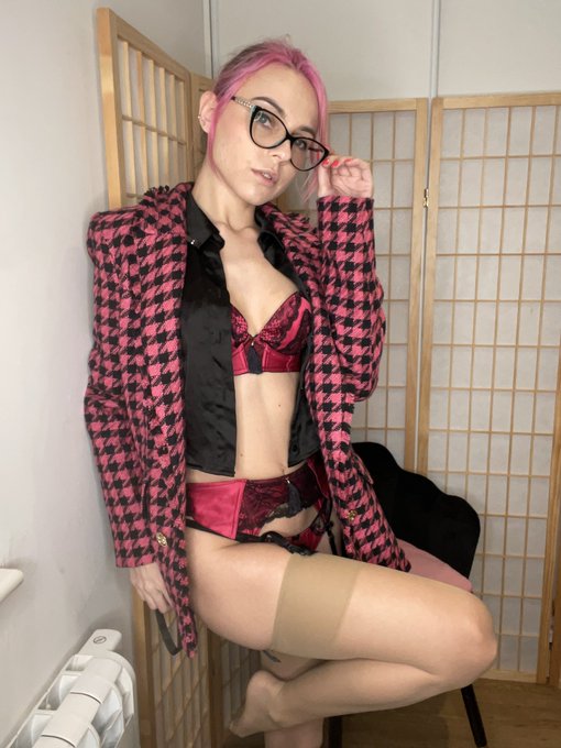 Can you help me find my skirt? I&rsquo;m not sure where I&rsquo;ve left it https://t.co/hK2SmiYRtF