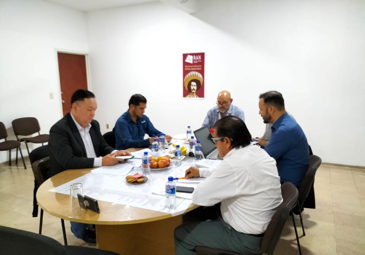 RAN_Nacional's tweet photo. #RAN en #Jalisco participa en la Mesa Agraria, en coordinación interinstitucional con la #SEDATU, #ProcuraduríaAgraria, #INSUS, #SEGOB y #FIFONAFE en la que identificamos, analizamos y atendemos diversas circunstancias y necesidades del territorio agrario de la entidad. https://t.co/47eRcErkH4