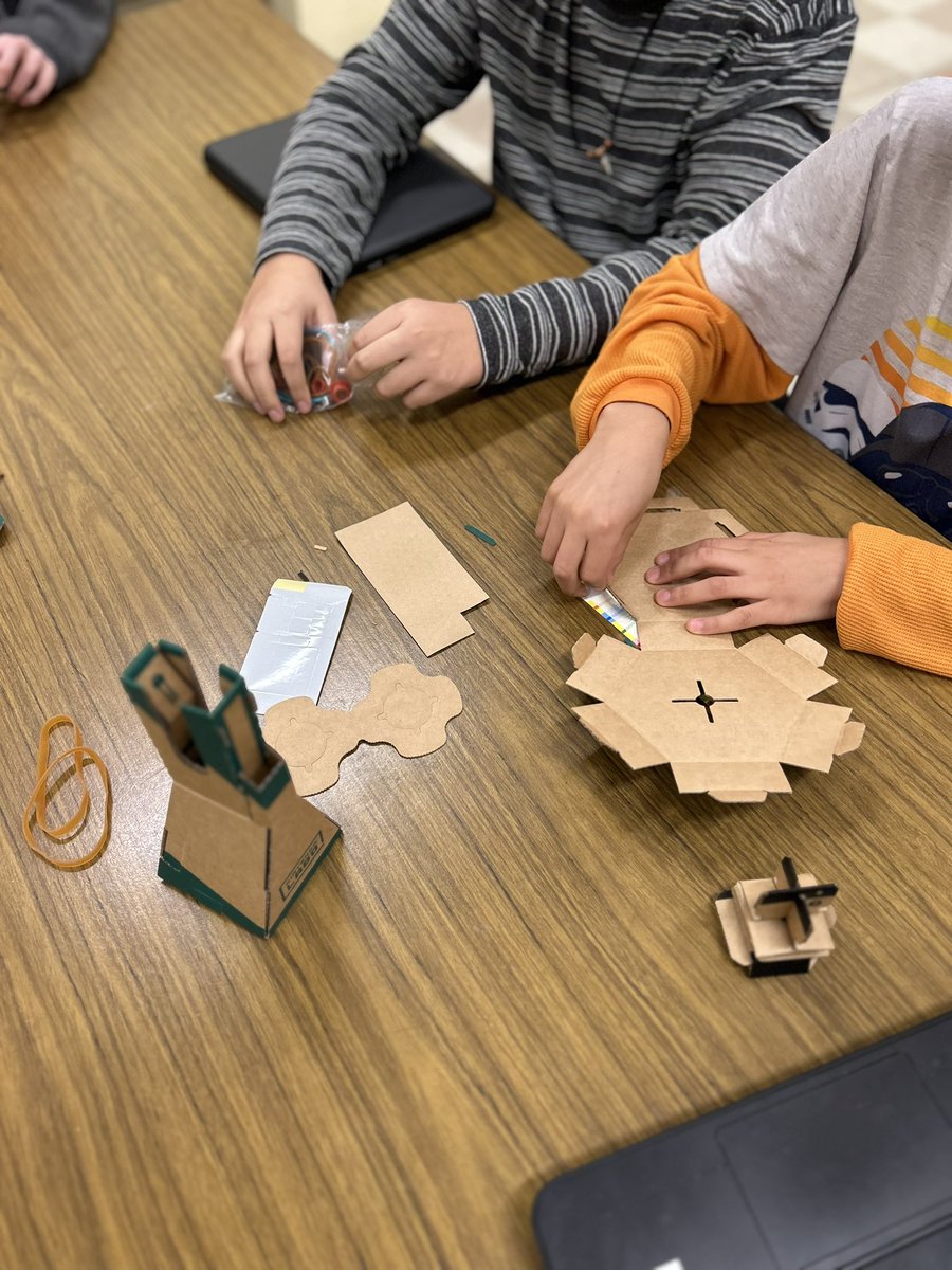 school3_STEM's tweet photo. Progress 😍 @S3_Belleville https://t.co/JcVFxeCpiC