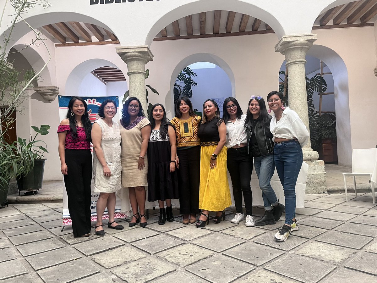 acaudillo8's tweet photo. ¡Muchas felicidades a @ManoVuelta_AC por este gran proyecto y a todas las jóvenes que participaron en él! 👏🏼👏🏼👏🏼¡Fue muy esperanzador escucharlas! #MujeresPoderosas #Género #MujeresIndígenas #MujeresAfromexicanas #Derechos 👩🏽🦱🧒🏽👧🏽👩🏽✊🏽💪🏽#FCILMx 🇨🇦🇲🇽 https://t.co/B0khukp7Qt