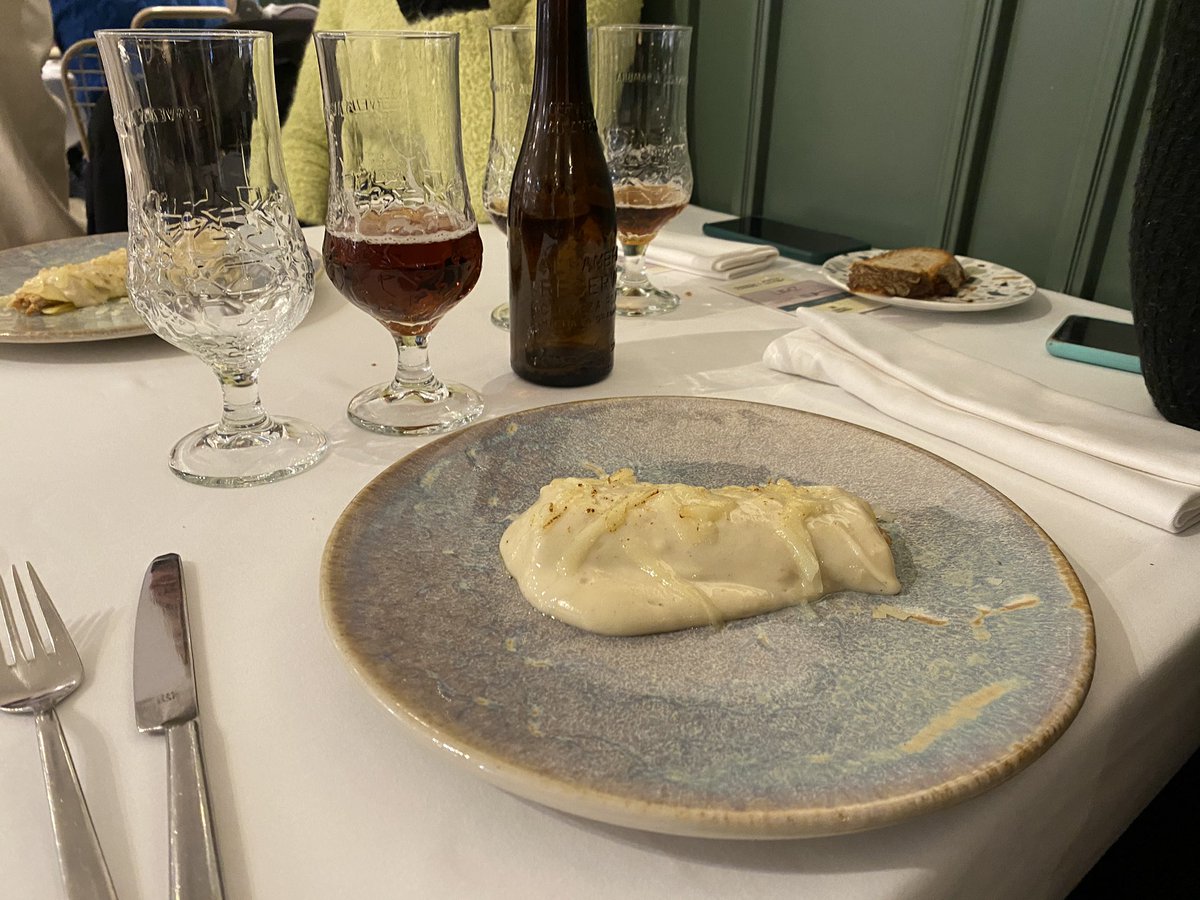 Murciainspira's tweet photo. ¡Llegó la hora de  #CervezasAlhambra Reserva Roja! Junto a un plato intenso y cremoso.

Canelón de pollo asado con bechamel ahumada.

@Alhambra_Es 

📍Restaurante Lariz 

#MomentosAlhambra 
#MurciaInspira https://t.co/UT9Ax9z5Wl