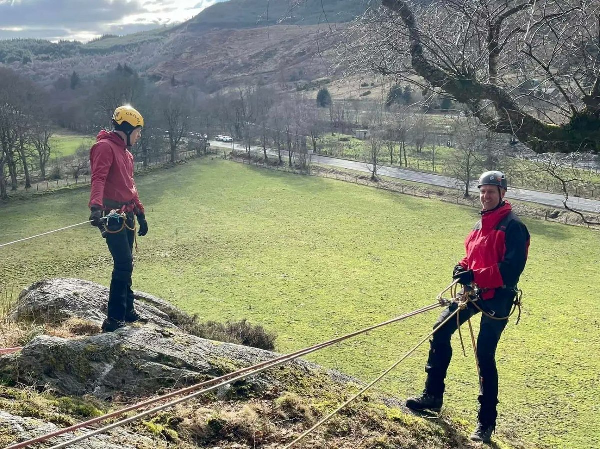 Busy weekend for the team.

On Saturday our volunteers were training at a local rock face upskilling on techniques when working in exposed areas. the training session was an opportunity for some of our new members to get an understanding of the technical kit 

#mountainrescue