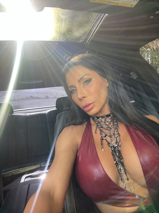 I&rsquo;ve got a little sunshine for you https://t.co/EFv3LVEWCG