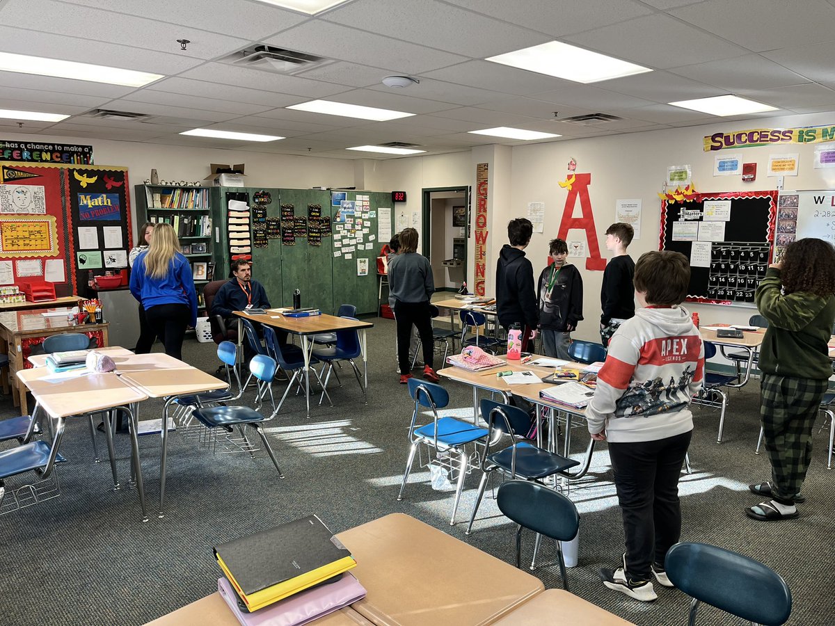 Bridgett007's tweet photo. Kagan Strategies for a brain boost between all of the comparisons of data and dot plots. “Can you describe your perfect day?” #weare409 https://t.co/h42o54rMOw