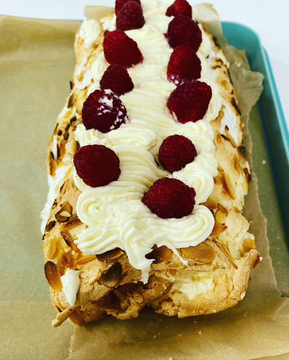 AdultEduIre's tweet photo. Some more photos from this term's courses!

📷Baking courses at @ashbourne_cs and @PortmarnockCS with Vera's Sweet Creations; Dog training at @DonahiesAdultEd and Italian Cookery at @psnadulted with The Pink Bakery https://t.co/AttFi0d0ES
