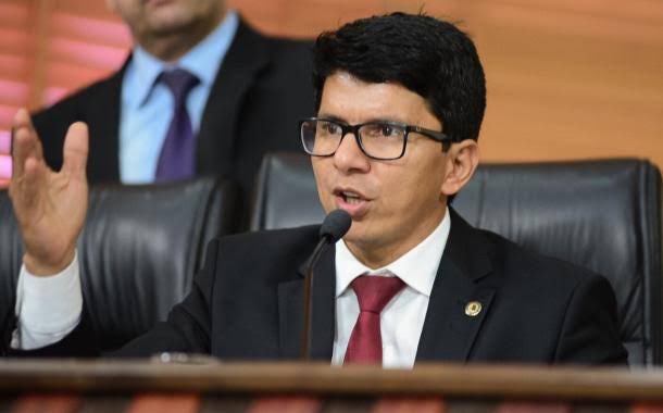drjenilsonleite's tweet photo. PARABÉNS POLÍCIAS MILITAR E CIVIL. 
Quero Parabenizar a ação das polícias Militar e Civil, que identificaram os receptadores de fios de cobre, isso vinha gerando muito transtorno para a população e, já estava ficando vergonhoso para o estado não resolve uma situação como esta. https://t.co/f6H2GS9qOx