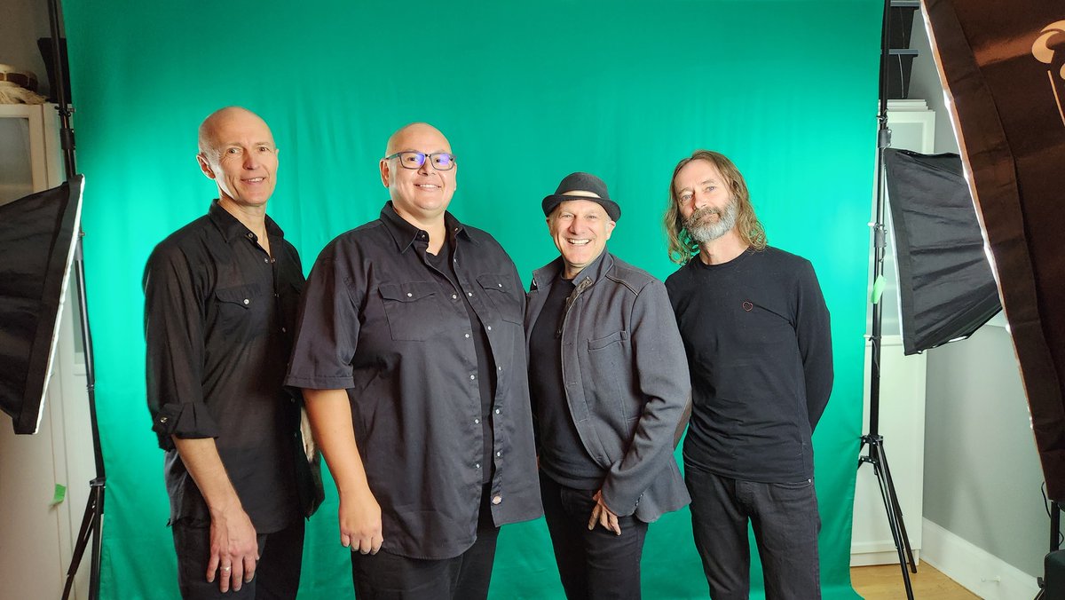 sultansofstring's tweet image. NEW SINGLE THIS FRIDAY! Cannot wait to share the green screen magic with you, with @MarcMerilainen and Sultans of String… #newsinglealert

YouTube teaser and pre-save link here: sultansofstring.lnk.to/ABD

@fontananorth / @_CrossoverMedia